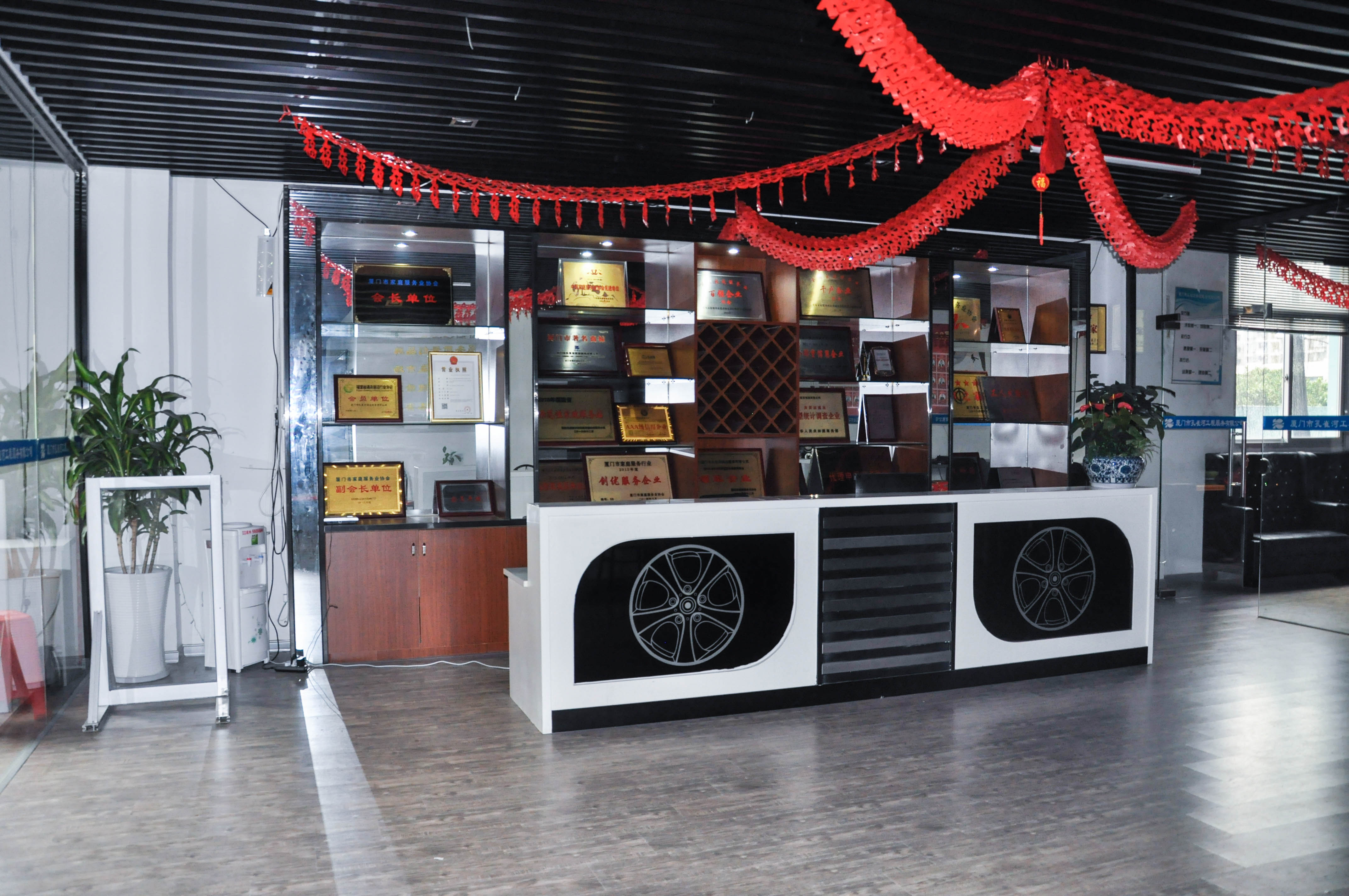 孔雀河家政員工十四年溫情陪護高齡雇主