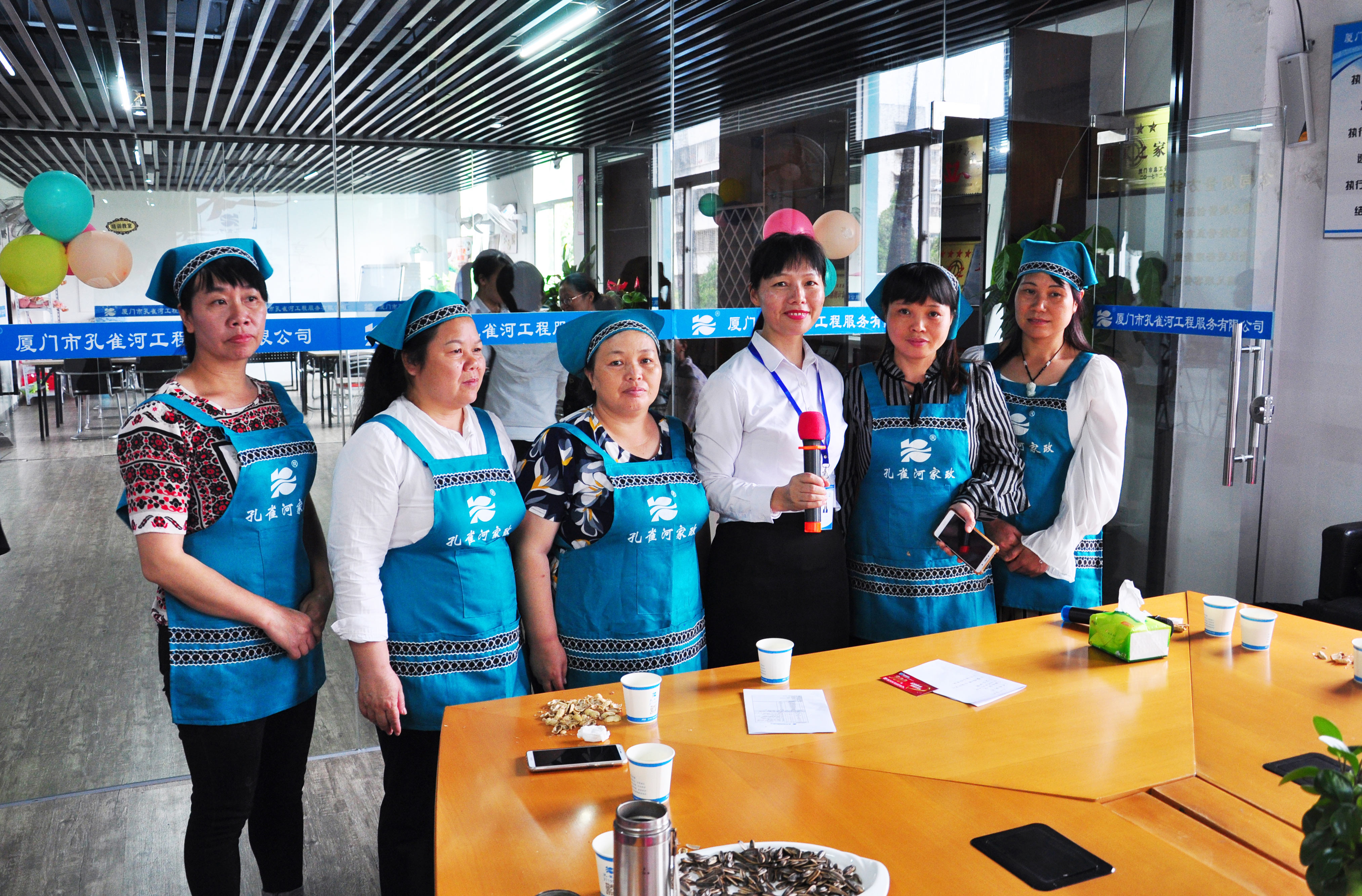 孔雀河家政員工十四年溫情陪護高齡雇主